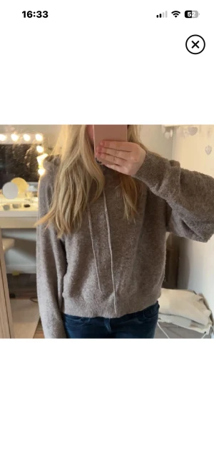 stickad tröja - jätte mysig tröja med luva och snörning☺️