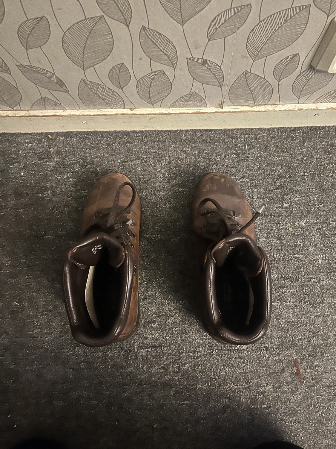 Bruna skinnkängor med snörning - 4