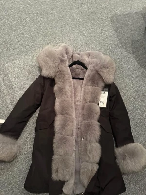 Garoff Vinterjacka Dam - Hej, helt ny prislapp på inte ens använd. Min mamma fick den som en present och den var för stor för henne. 