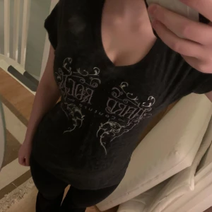 Jätte fin detaljerad t-shirt😋 - En väldigt fin t-shirt som det står hard rock på i storlek S 😁 använd ungefär 3 gånger