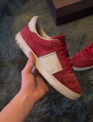 Säljer dessa feta flycrews i okej skick, lite heeldrag och lite slitage på insidan av skon, som inte känns vid användning eller syns. 2 nitar saknas. Box ingår!