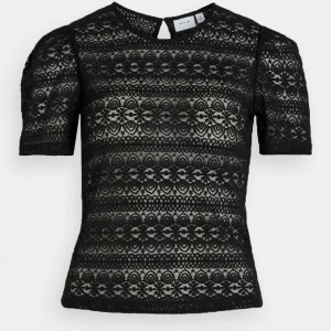 Vila blus  - Säljer min spets blus från Vila eftersom jag aldrig använder den🫶storlek S