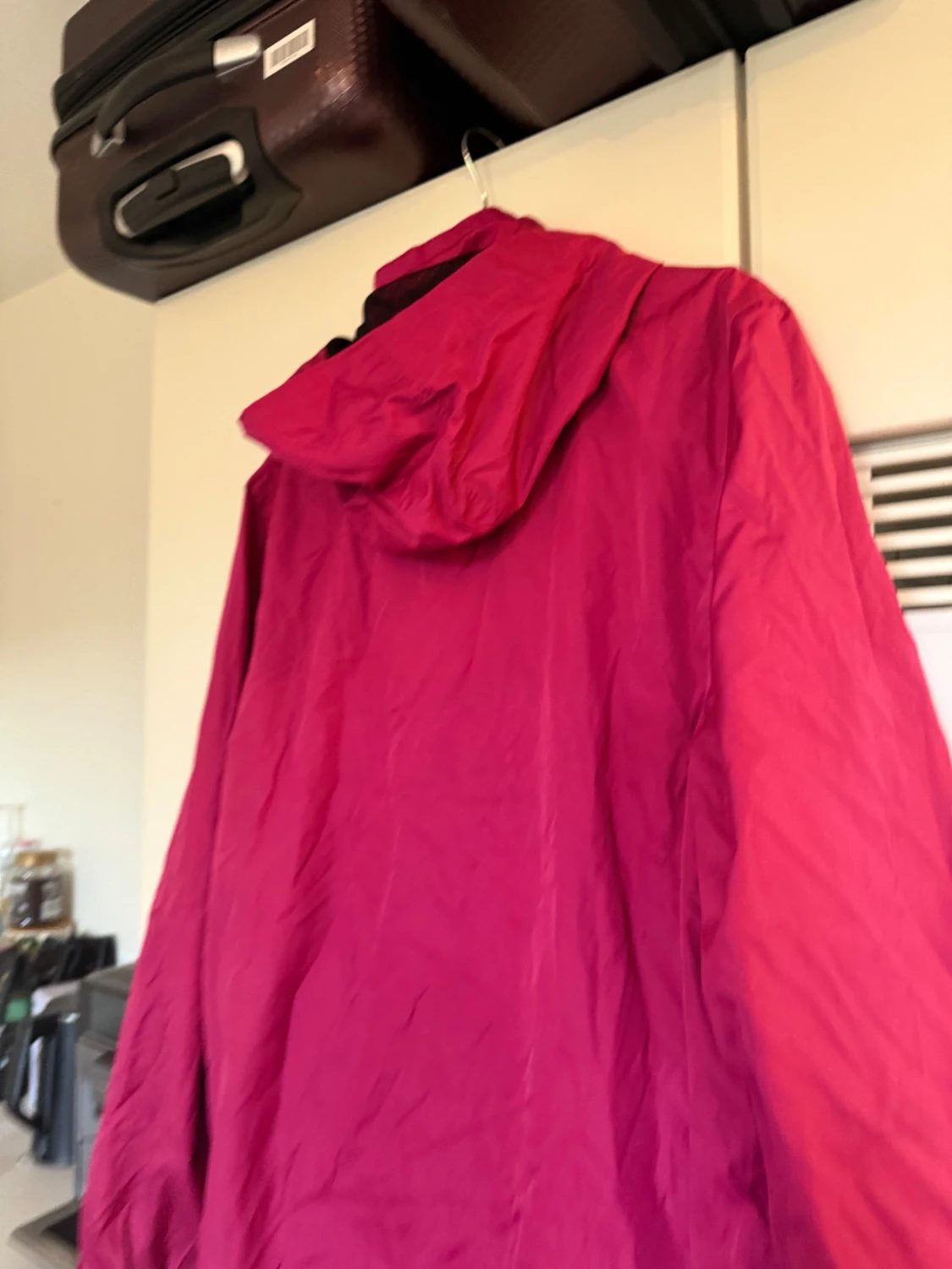 Mörkrosa vindjacka från Five - 5