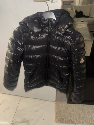 Moncler bady - Riktigt fin Moncler jacka, som jag nu säljer vid fler frågor elle bilder är de va skriva!