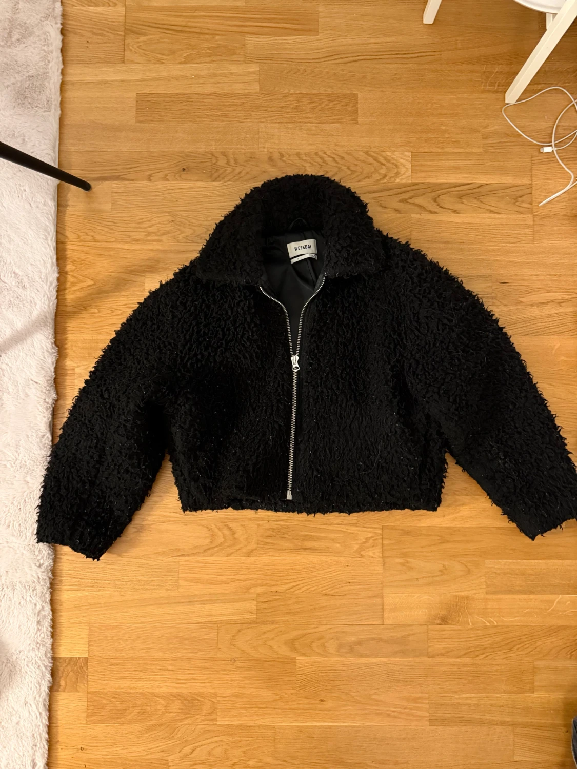 Svart teddyjacka från Weekday - 2