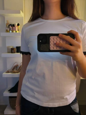 Tröja med spets - en T-shirt från ZARA 