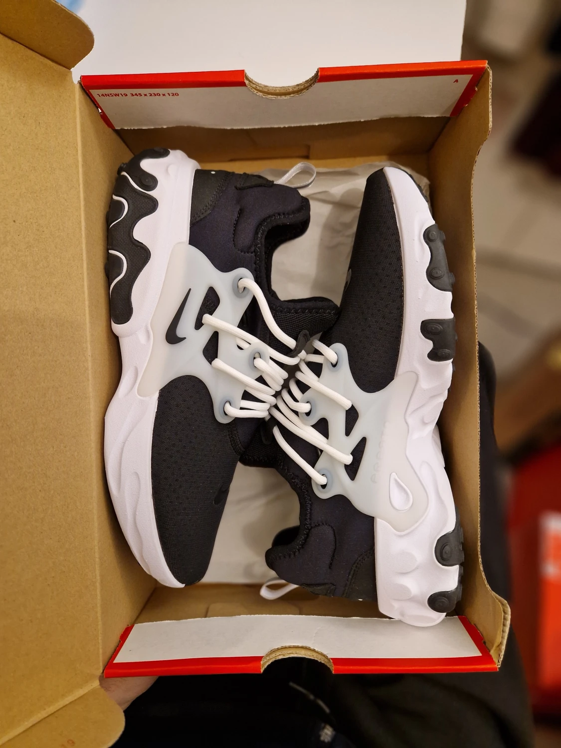 Oanvända Nike Presto React EU44  - 1