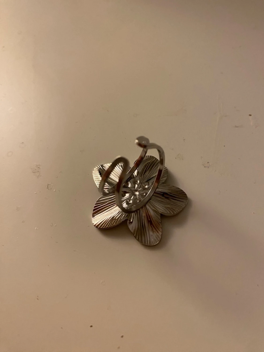 Stor silverfärgad blomring - 2