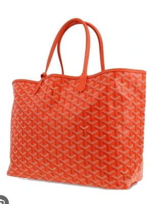 goyard liknande väska  - köpt på marknad i spanien, medföljer matchande clutch, fint skick 