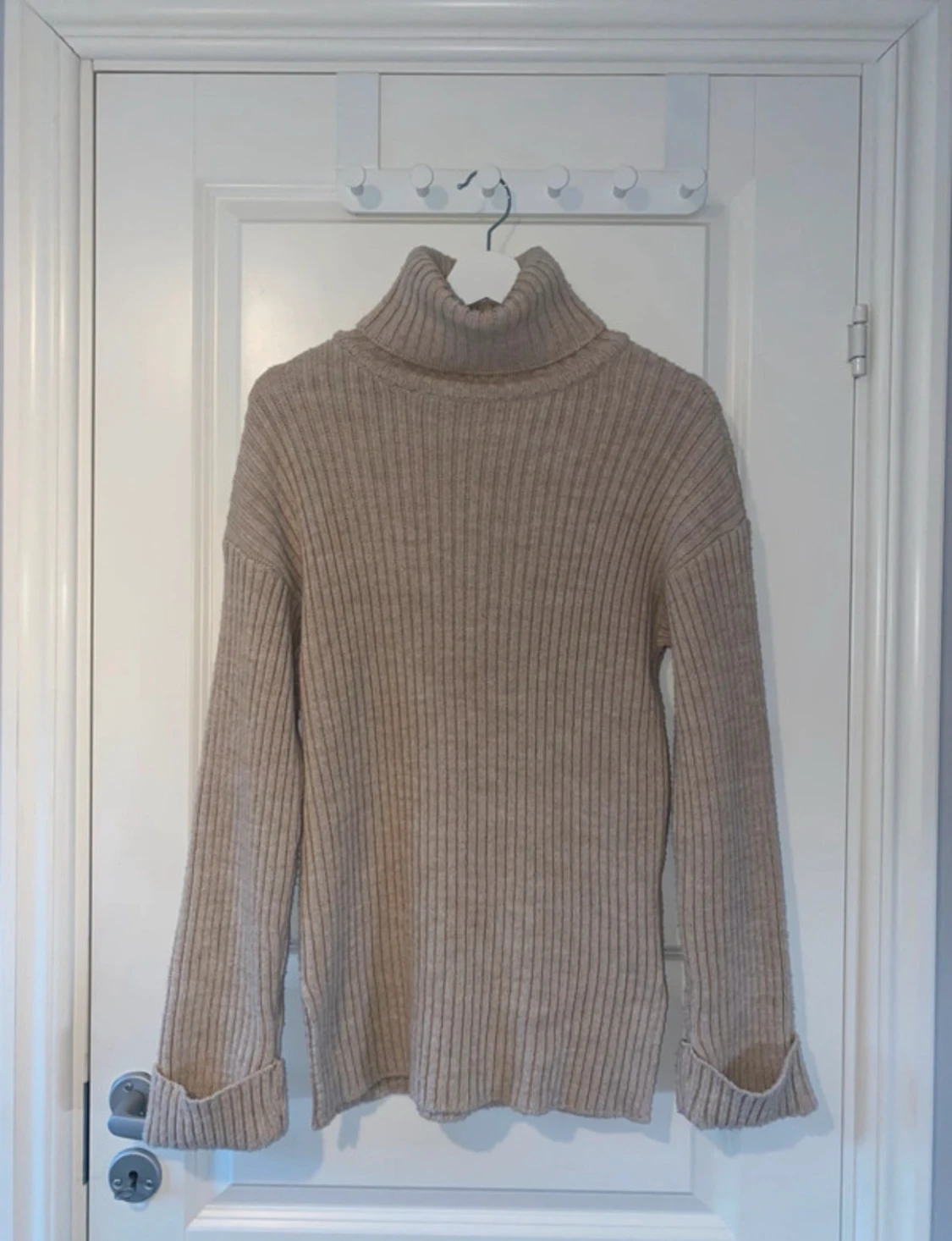 Stickad tröja med polokrage