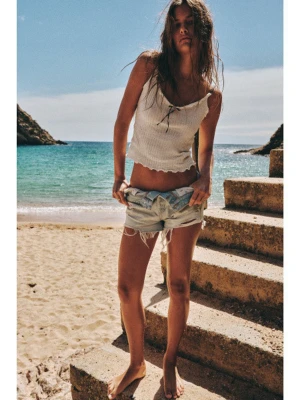 SLUTSÅLDA ZARA JEANSSHORTS - Säljer ett par ljusblå denimshorts från Zara. Nästan aldrig använda🩷