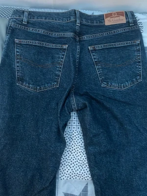Mörkblå jeans från Mc Gordon - Köpta i dressman och bara använda ett fåtal gånger, I nyskick inga tecken på användning!
