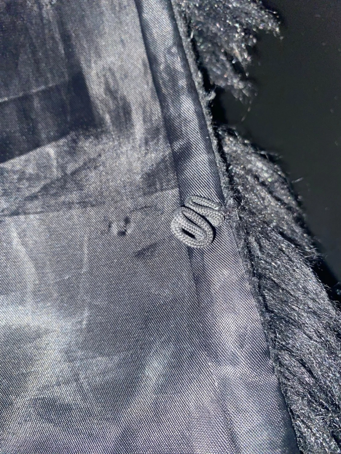 Svart pälsväst från Pecaocun - 4