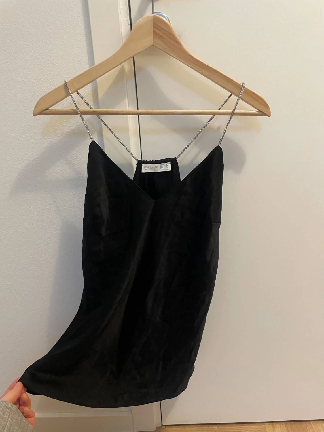 Svart linnetopp med kedjeband - 1