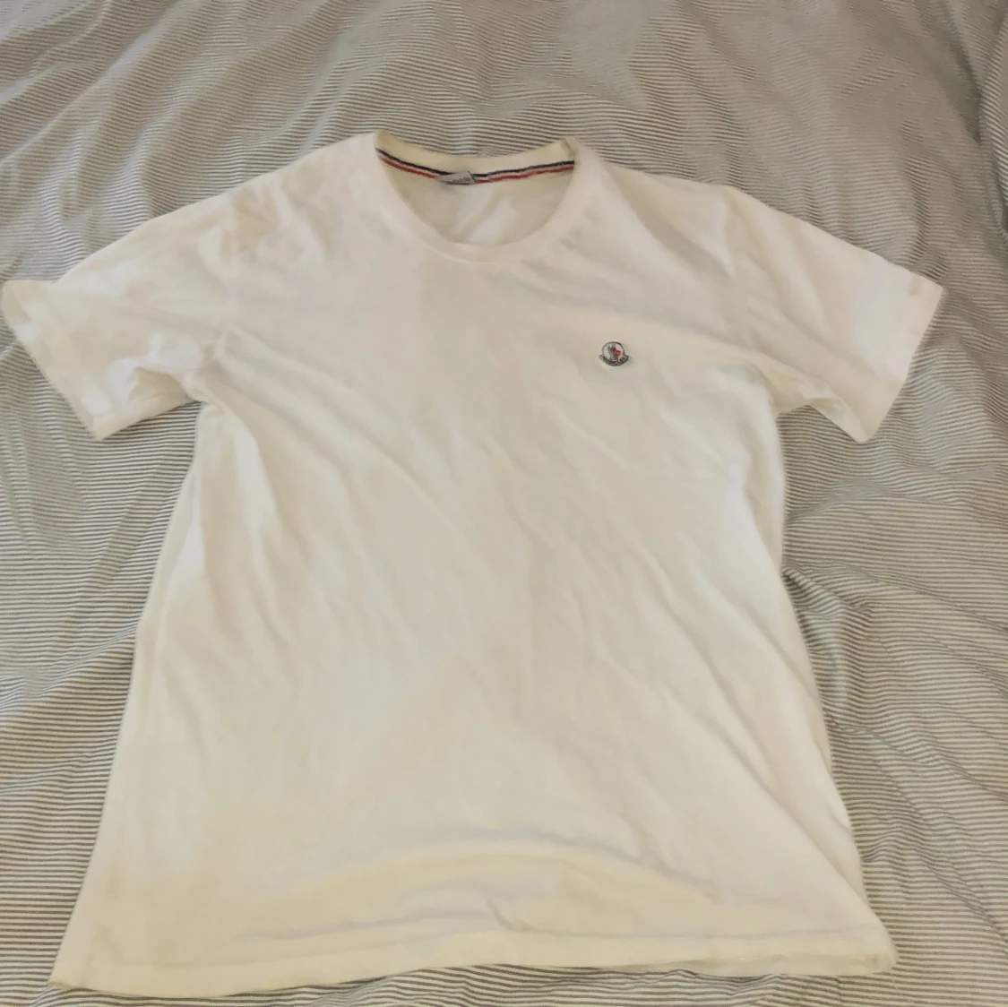 Vit t-shirt från Moncler