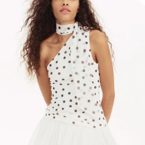 Prickig omlott polotopp med scarf - Slutsåld super fin topp! Aldrig använd, storlek M men passar mig som har S