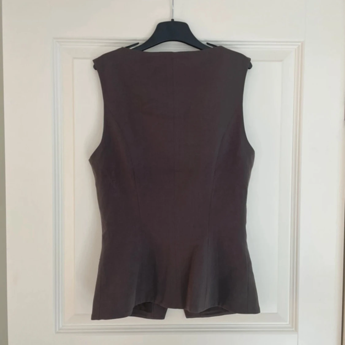 Brun väst från Weekday med knappar - 2