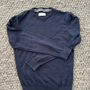 Pier One stickad tröja - Säljer Pier One stickad tröja. Strl S✅Passar dig bäst som är ca 170cm! Hör av dig vid frågor! 