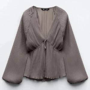 SÖKER - Söker denna topp från zara i 38