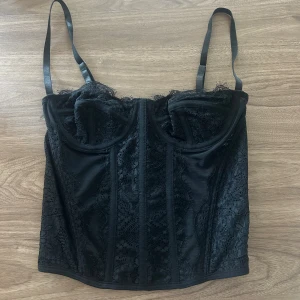 SHEIN korsettopp - Storlek S. Använd en kväll
