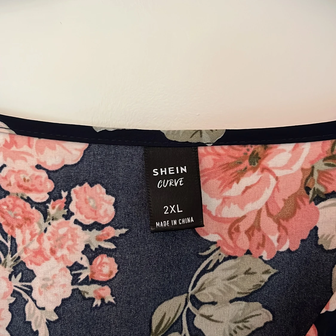 Blommig kortklänning från SHEIN Curve - 2