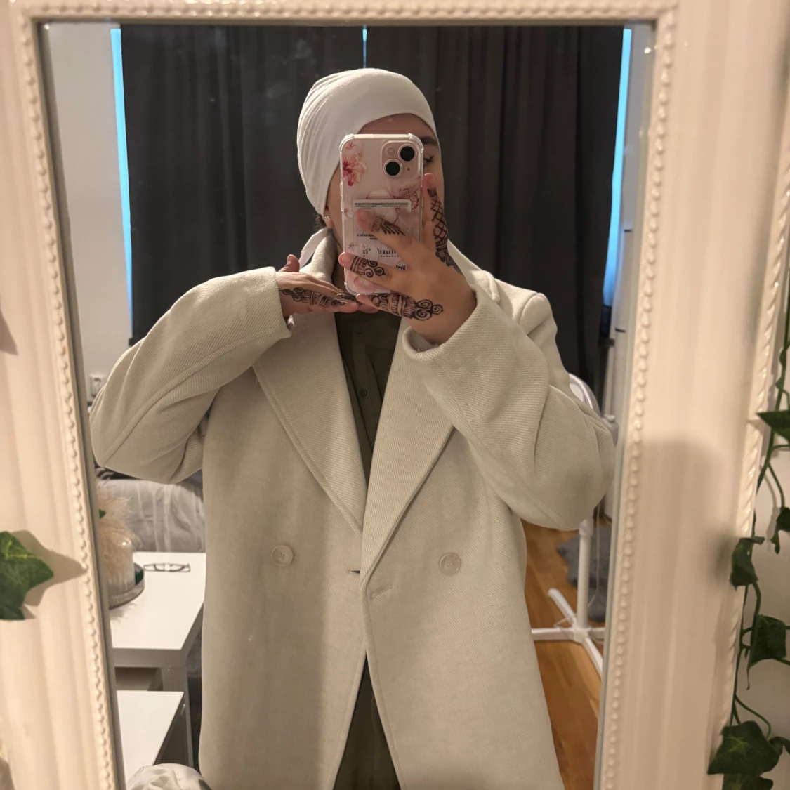 Beige kappa med bred krage från H&M