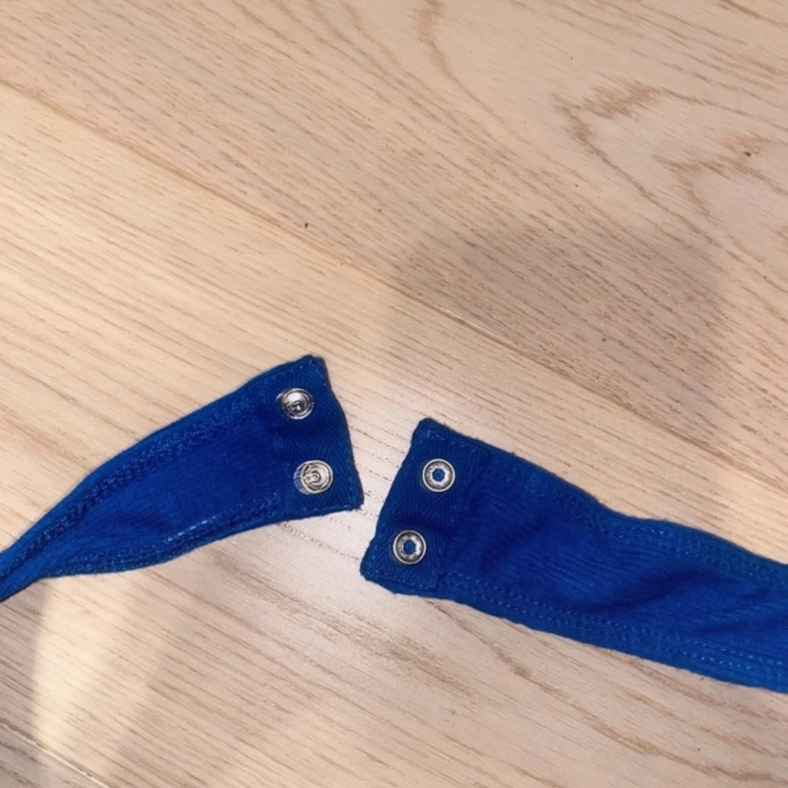 Blå halterneck bikini från Fashion Nova - 2