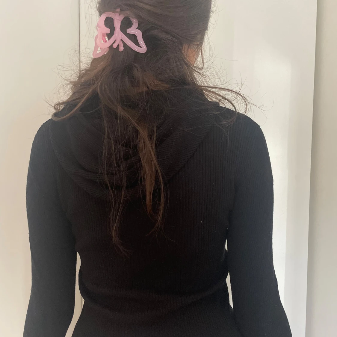 Svart ribbad hoodie från Stradivarius