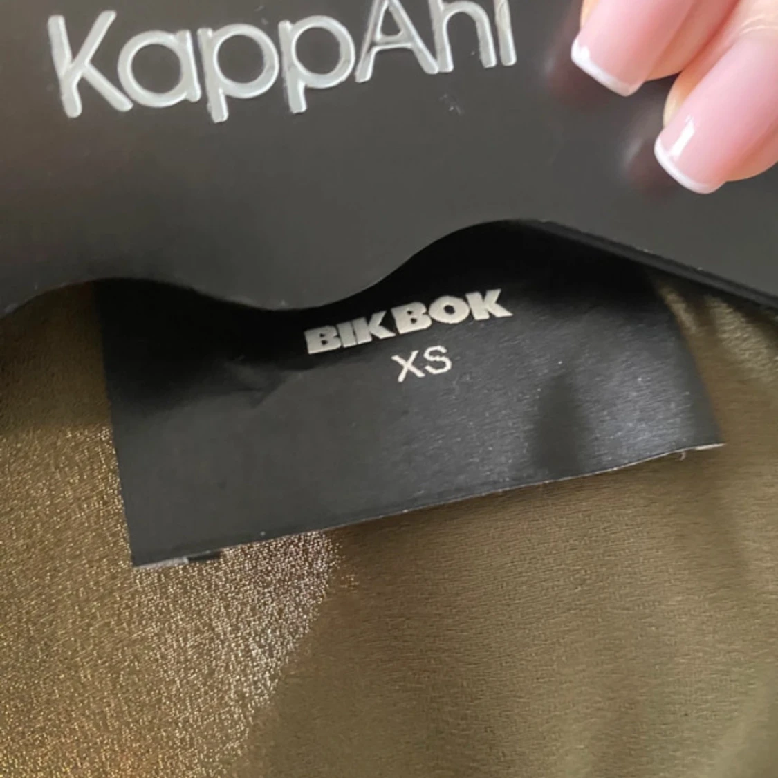 Olivgrön trenchcoat från BikBok XS - 2