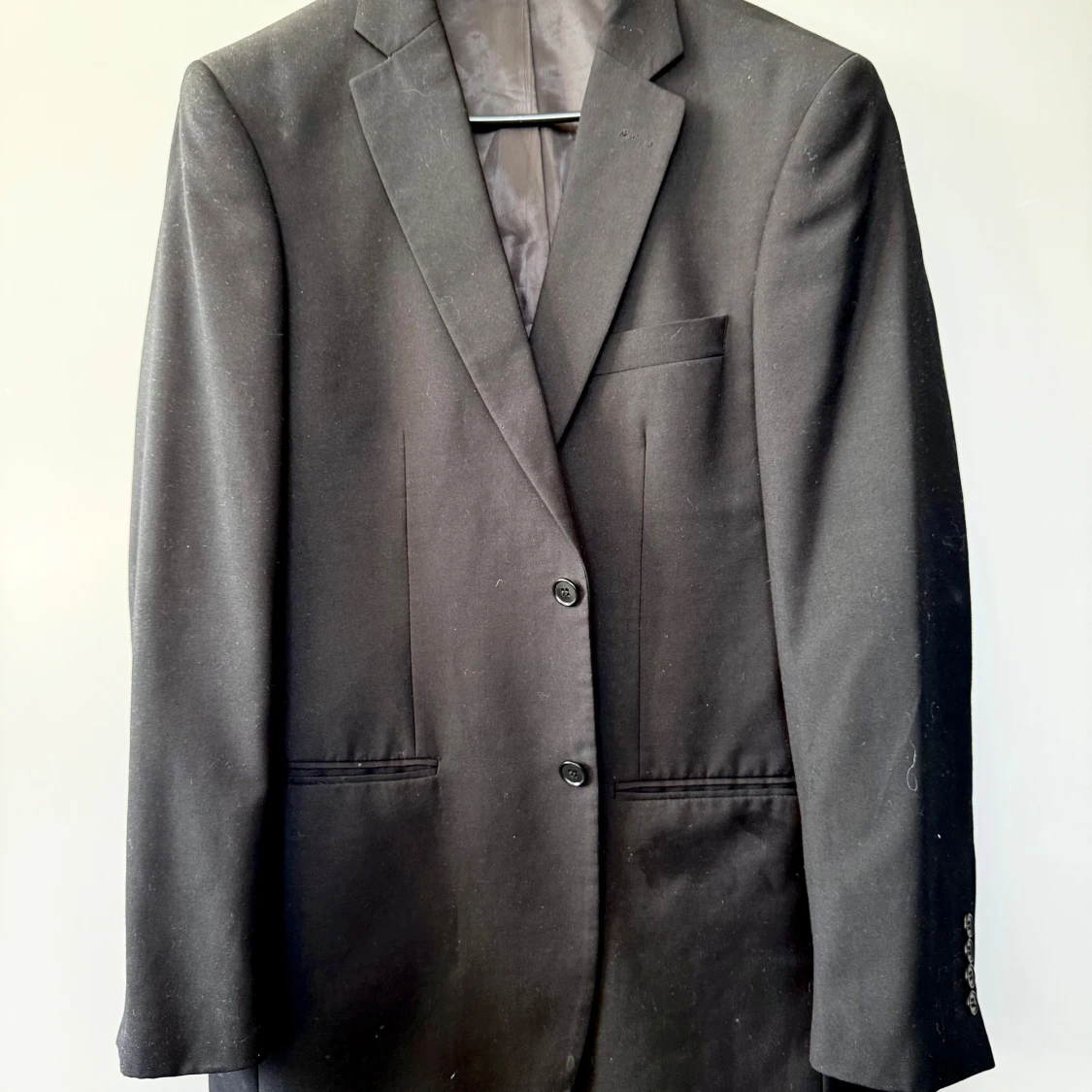 Svart klassisk kavaj med två knappar - 1