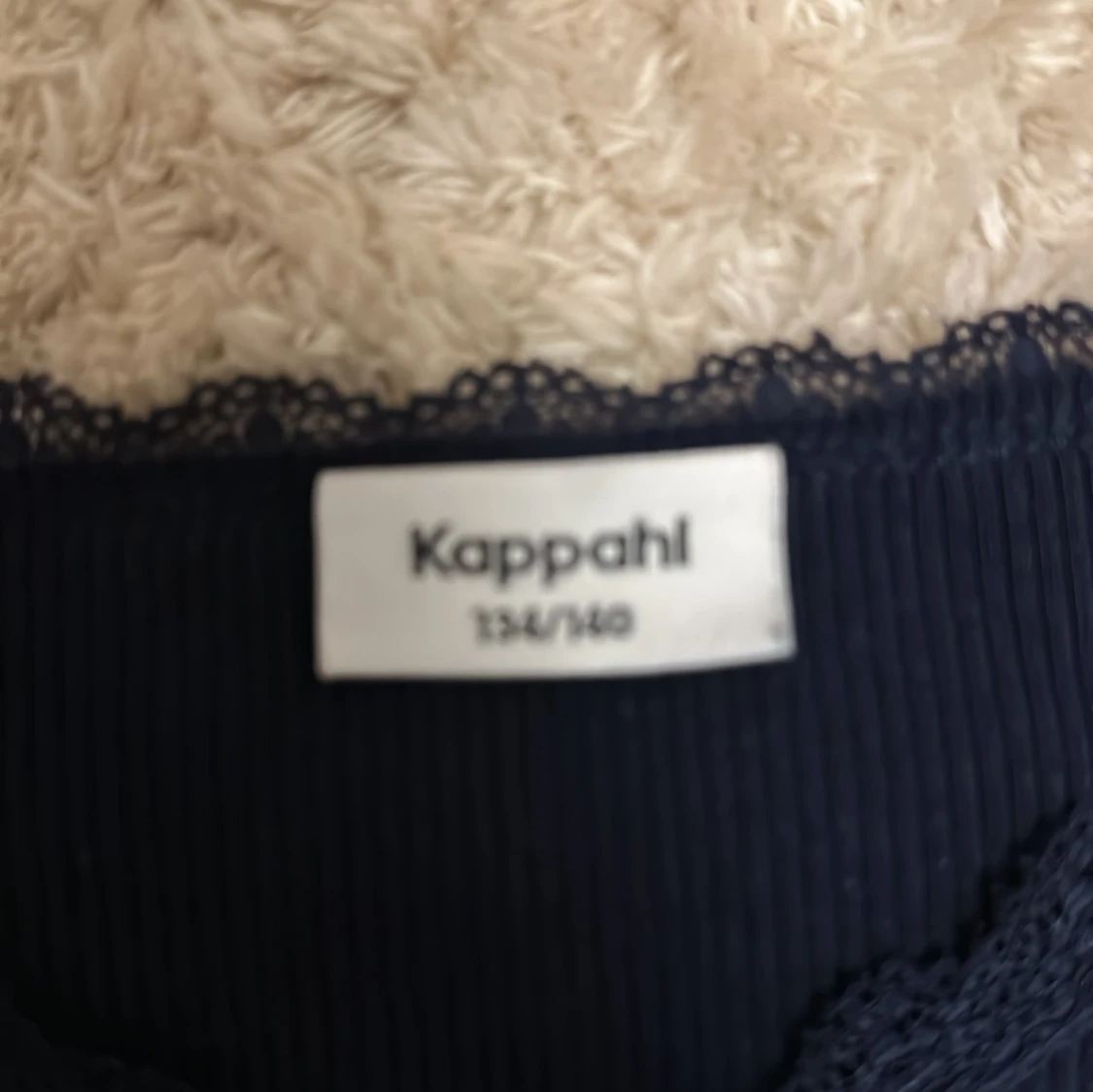 Mörkblå ribbad topp från Kappahl - 1