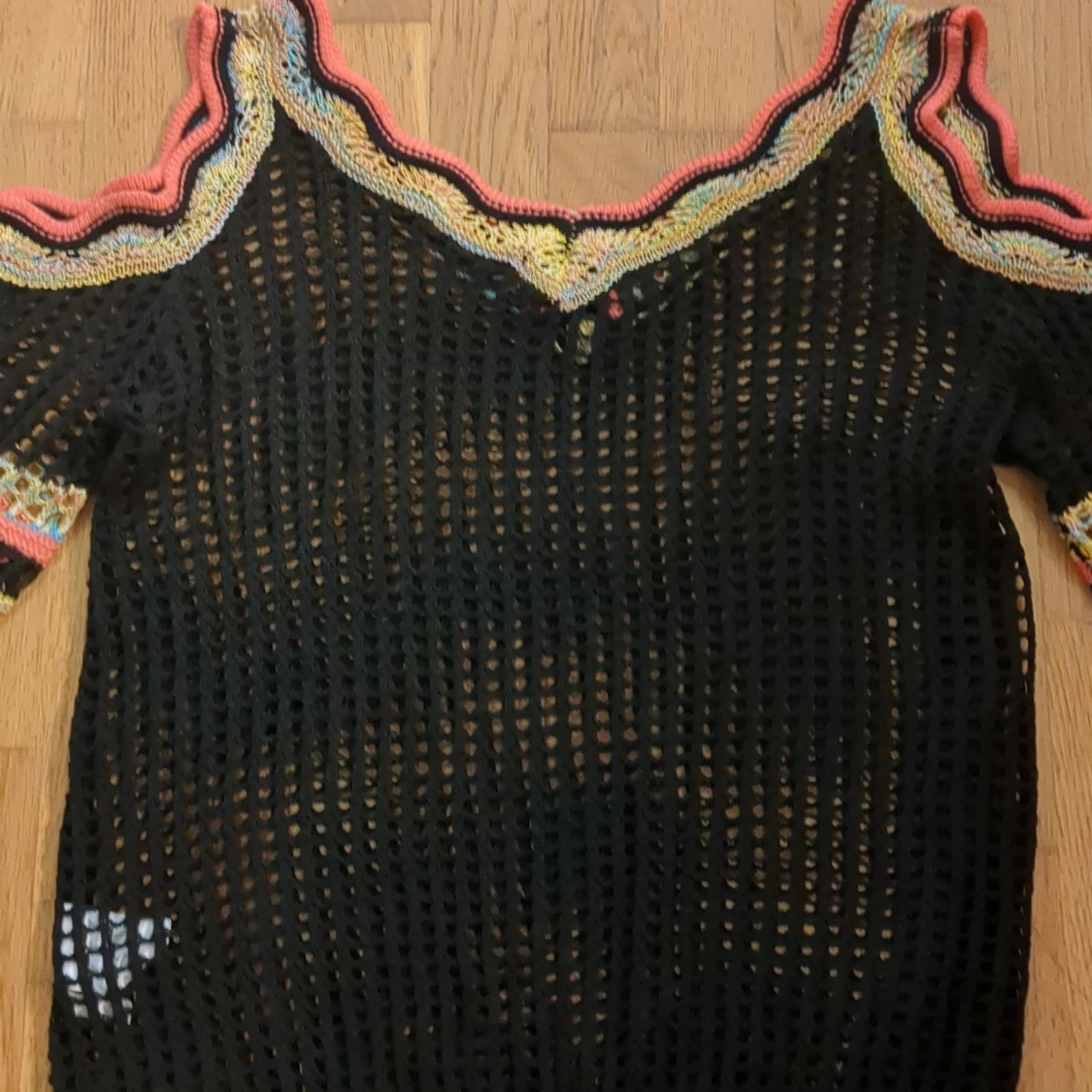 Svart offshoulder stickad tröja - 1