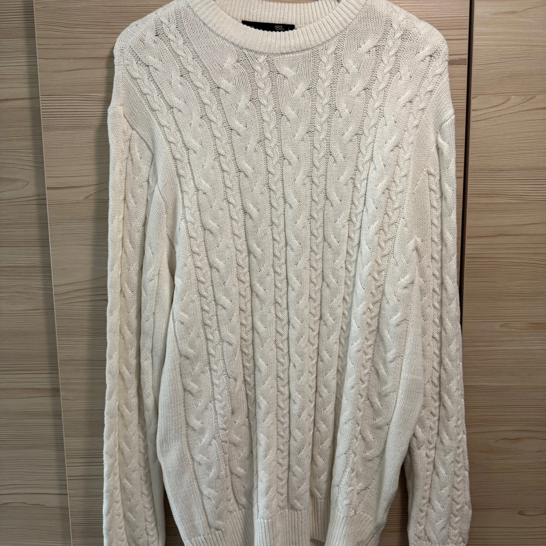 Vit stickad tröja från lager 157 (använd typ 5 gånger)