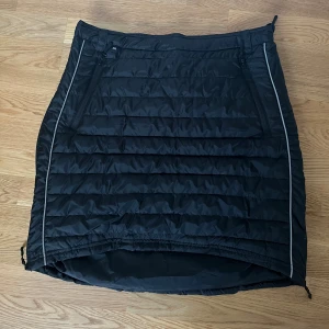 Ridkjol - Ny och oanvänd ridkjol från Mountain horse strl L. Säljes då den inte kommit till användning.