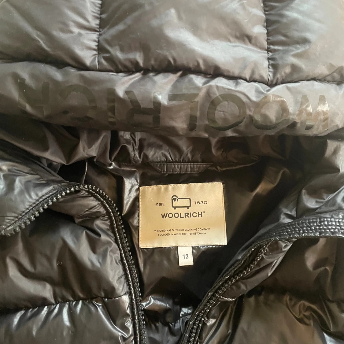 Svart dunjacka från Woolrich - 1