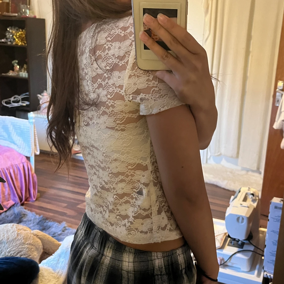 Vit spetsblus med v-ringning - 2