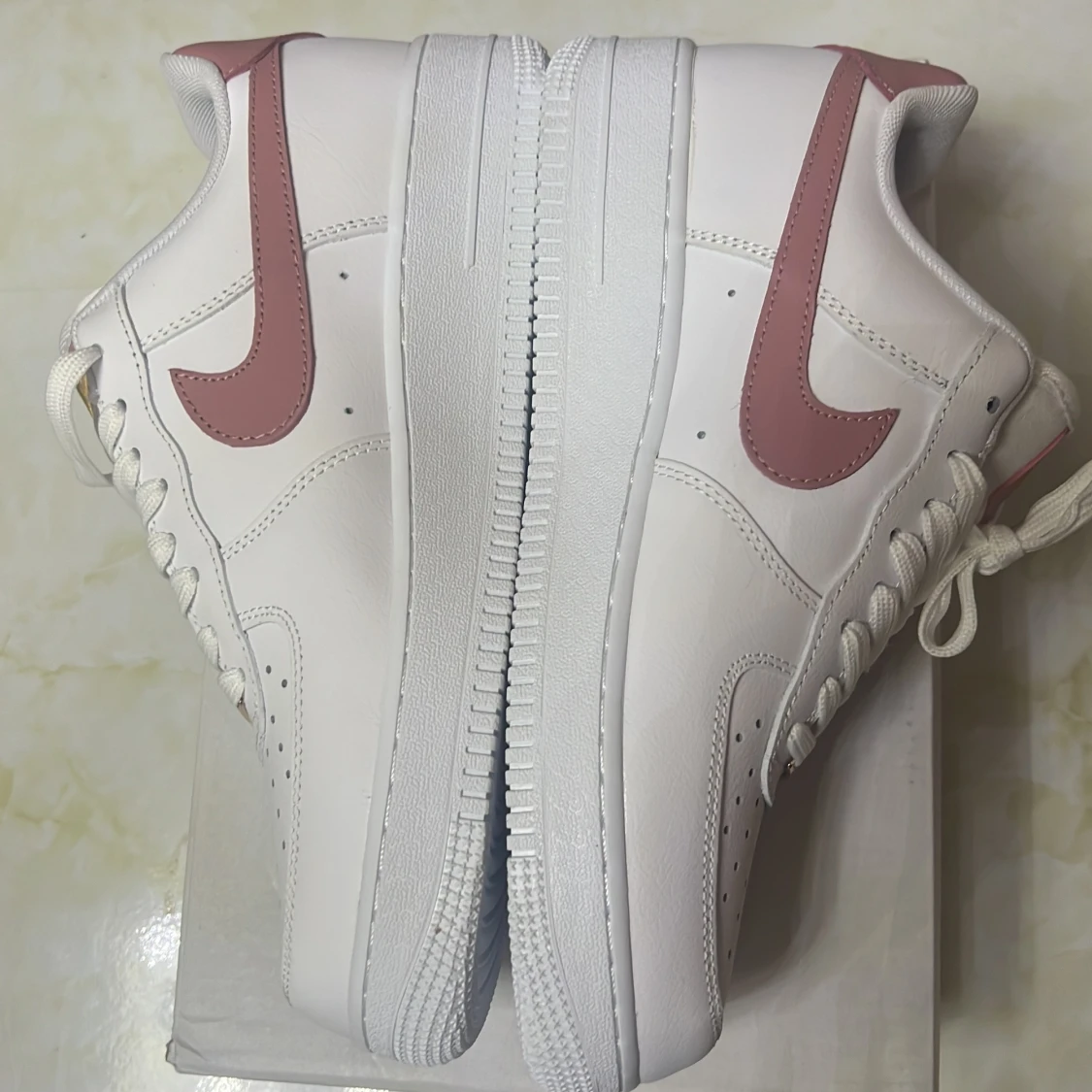 Nike Air Force 1 vit/rosa/guld - 2