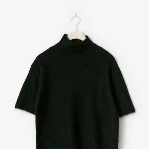 kortärmad stickad med krage  - för stor, aldrig använd råkade klippa lapparna