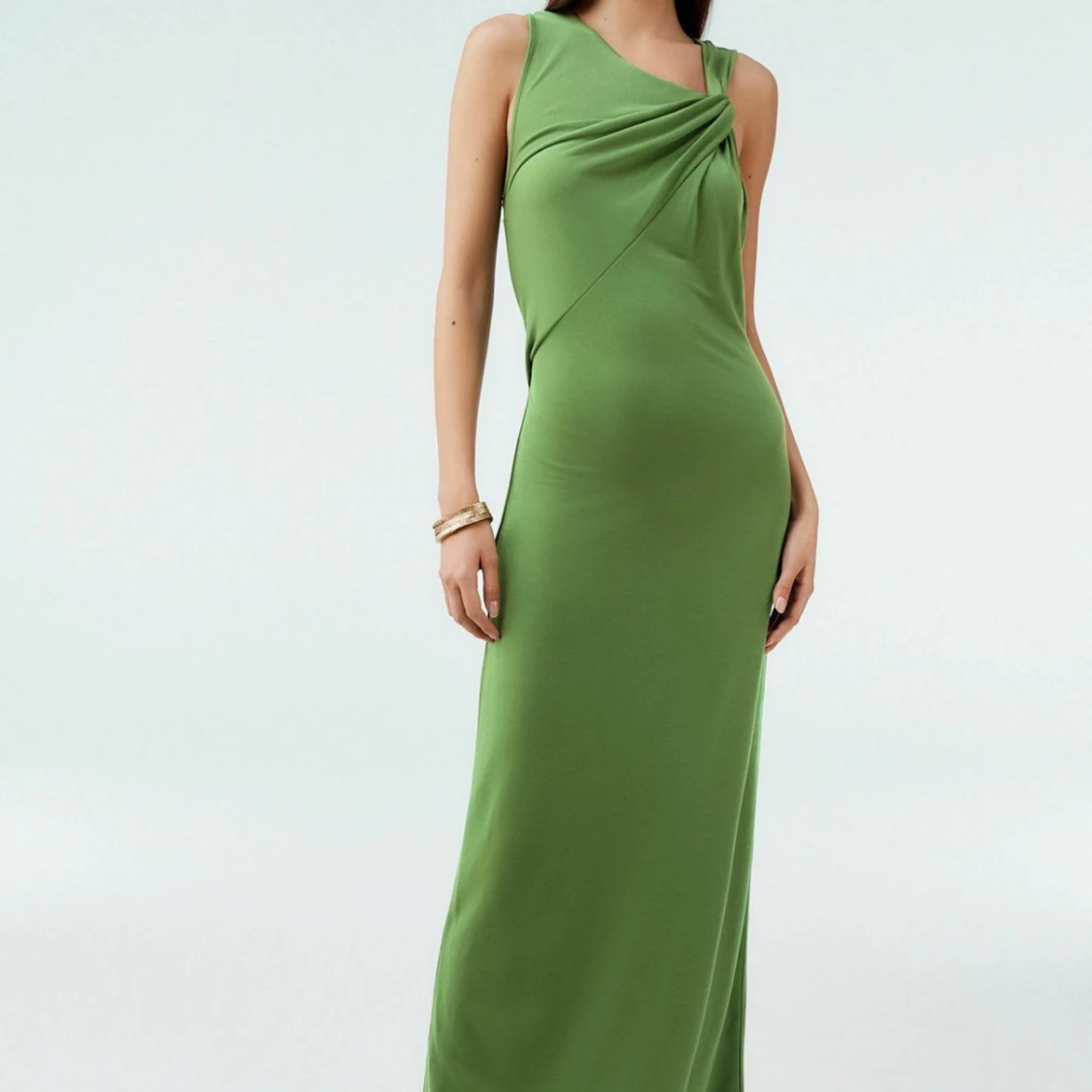 Grön långklänning med oneshoulder