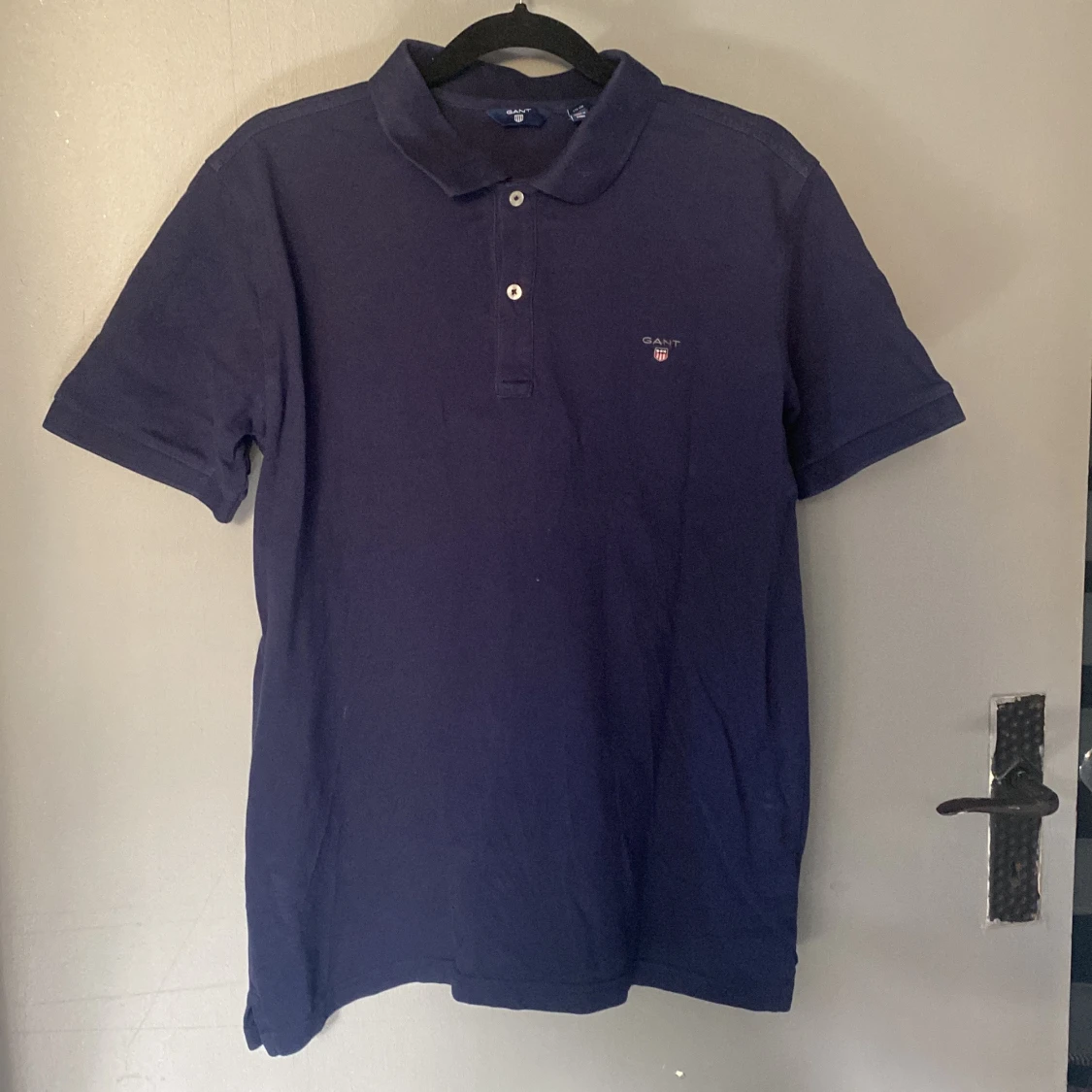 Marinblå pikétröja från GANT