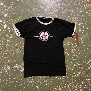 T-shirt  - Säljer en najs T-shirt i storlek S|| bra skick|| 