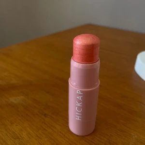 Hickap Shimmering Coral Blush Stick - Inte mycket använd. 