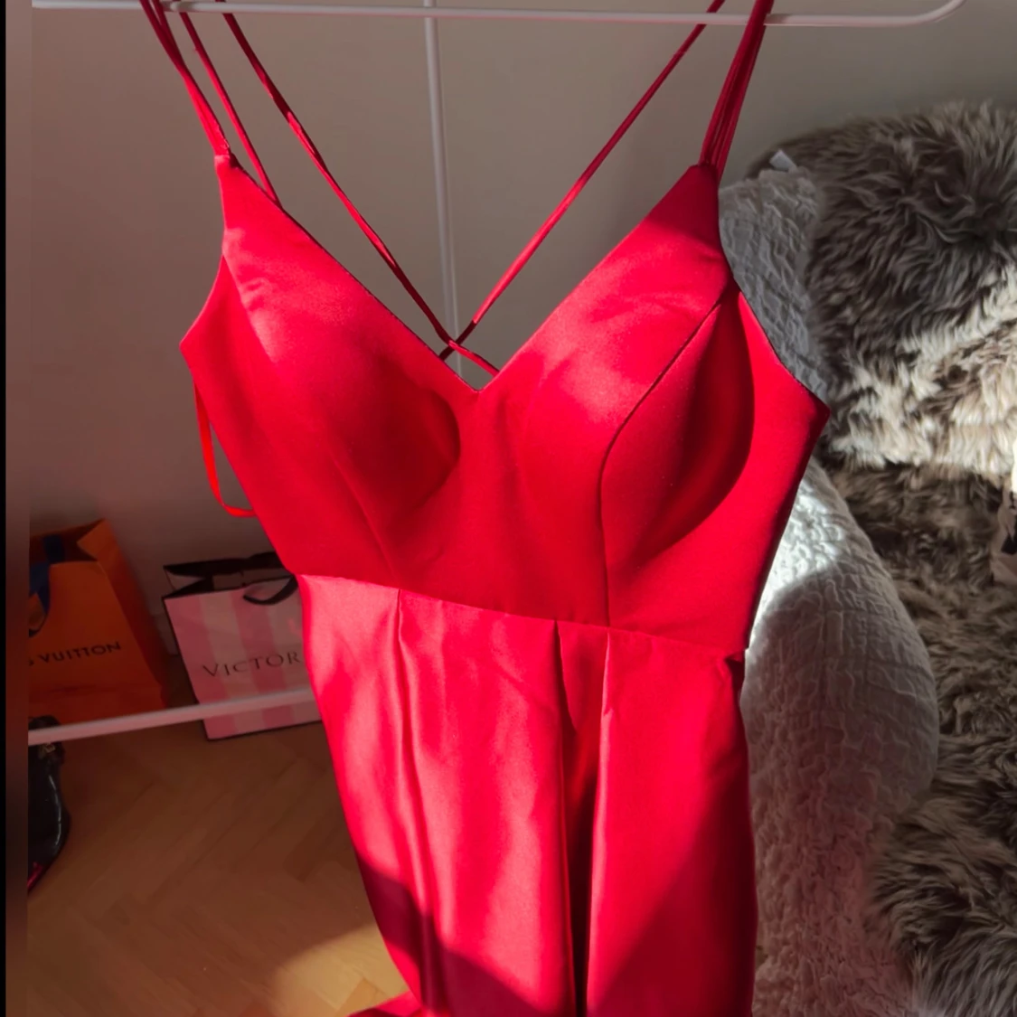 Röd långklänning med snörning - 2