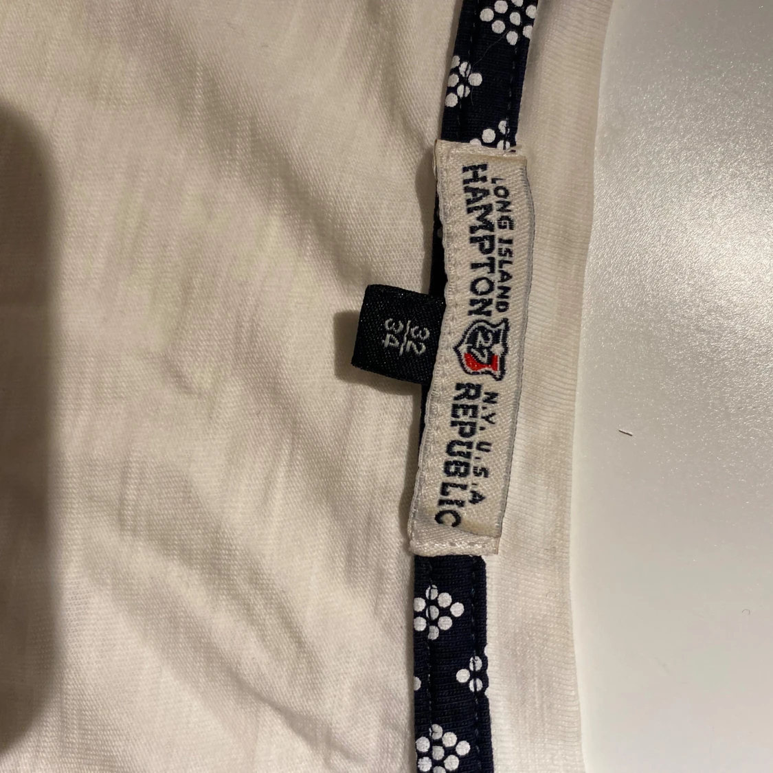 Vit t-shirt från Hampton Republic - 2