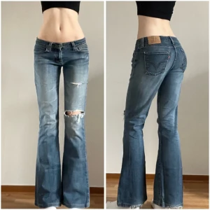 Levi’s Low Bootcut - Midjan rakt över: 38 innerbenslängd: 76 cm💓