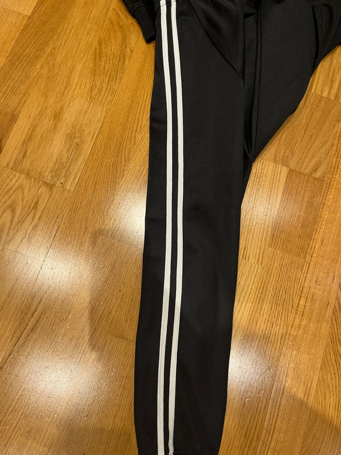 Svart Fred Perry hoodie med vita ränder - 2