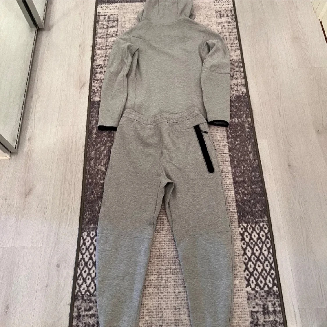 Grå tränings byxor från Nike - 1