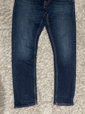 Tiger of Sweden jeans - Snygga mörkblå Tiger of Sweden jeans i modellen Pistolero (slim fit, storlek 32/30), hör av dig vid funderingar, priset är öppet för att diskuteras.