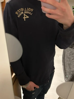 Hollister shirt - Model Height 175CM