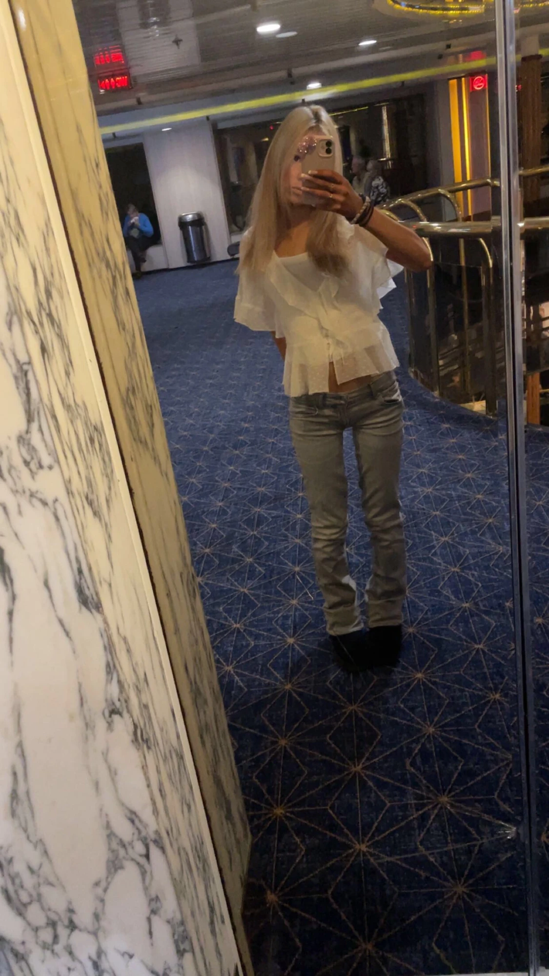 Ljusgrå lågmidjade jeans